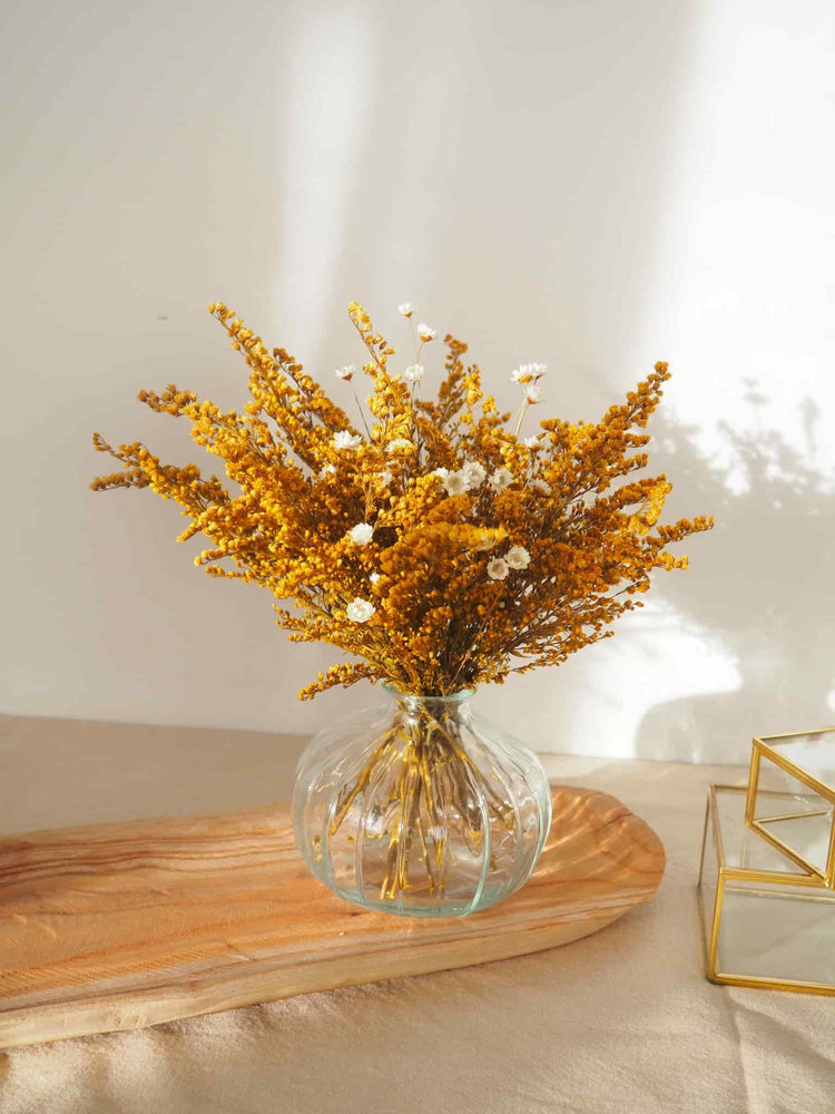 jarron de cristal flor preservada solidago y glixia. tamaño pequeño color oro